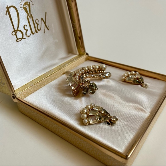 Vintage Bellex Rhinestone Brooch & Clip On Earring Set in Original Box - Picture 4 of 12